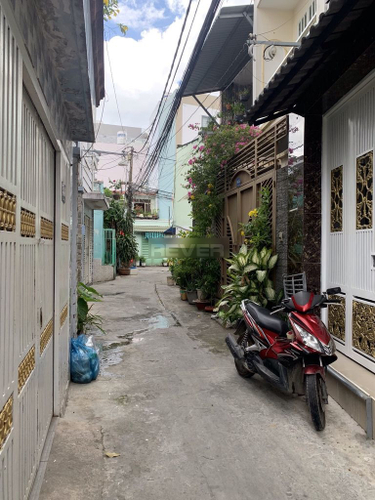 Đường trước nhà phố Quận 8 Nhà phố hẻm xe hơi đường Âu Dương Lân, kết cấu 1 trệt, 2 lầu kiên cố.