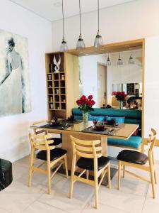 phòng ăn căn hộ riviera point Căn hộ Riviera Point tầng cao, bàn giao đầy đủ nội thất.