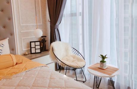 Phòng ngủ căn hộ Vinhomes Golden River, Quận 1 Căn hộ Vinhomes Golden River hướng Tây Nam, view nội khu yên tĩnh.