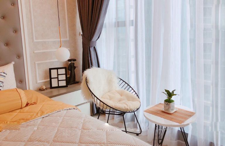 Phòng ngủ căn hộ Vinhomes Golden River, Quận 1 Căn hộ Vinhomes Golden River hướng Tây Nam, view nội khu yên tĩnh.