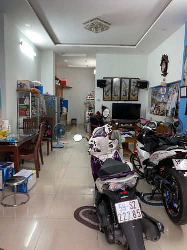 Nhà phố Quận Thủ Đức Nhà phố thiết kế 1 trệt, 2 lầu và sân thượng kiên cố, có sổ hồng riêng.