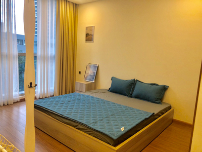 Căn hộ Vinhomes Central Park, Quận Bình Thạnh Căn hộ Vinhomes Central Park tầng 2 view đường Nguyễn Hữu Cảnh.