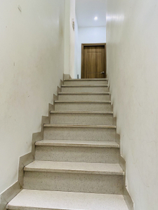 Nhà phố Quận Thủ Đức Nhà phố thiết kế 1 trệt, 2 lầu và sân thượng kiên cố, có sổ hồng riêng.