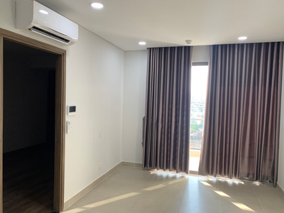 phòng khách căn hộ Sky89 Căn hộ Sky 89 An Gia cửa hướng Đông, ban công nắng và gió thoáng mát.