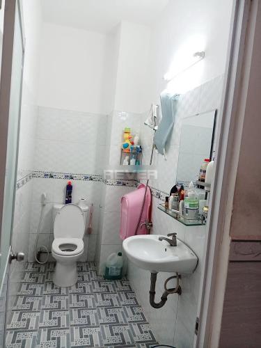 Phòng tắm nhà phố Huyện Bình Chánh Nhà 1 trệt 1 lầu Huyện Bình Chánh hướng Tây Nam, sổ hồng riêng.