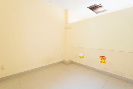 Bên trong nhà phố Quận 7 Nhà phố hướng Tây diện tích 4mx15m, hẻm xe hơi quay đầu 5m.