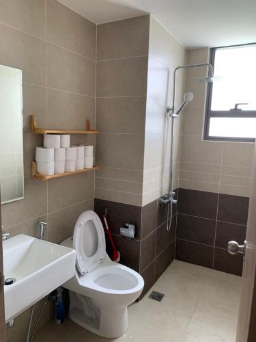 Phòng tắm căn hộ The Sun Avenue Căn hộ tầng cao The Sun Avenue nội thất đầy đủ, ban công thoáng.