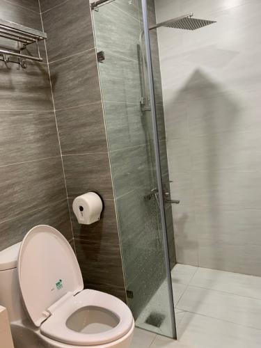 nhà tắm căn hộ The Sun Avenue Cho thuê căn hộ Office-tel The Sun Avenue, nội thất cơ bản