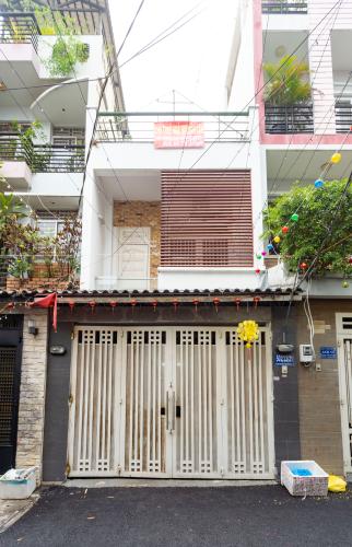 Măt tiền nhà phố Quận 7 Nhà phố hướng Tây diện tích 4mx15m, hẻm xe hơi quay đầu 5m.
