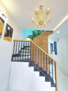 Nhà phố Quận Bình Thạnh Nhà phố thiết kế 1 trệt, 1 lầu đúc kỹ lưỡng, khu nhà lâu cao tầng xung quanh.