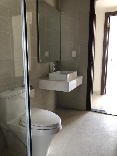 Phòng tắm căn hộ Saigon Royal Căn hộ Saigon Royal 2 phòng ngủ cửa hướng Đông Nam, view Bitexco.