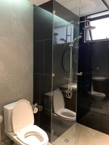 Phòng vệ sinh căn hộ The View Riviera Point Căn hộ tầng cao Riviera Point đầy đủ nội thất, ban công rộng view sông