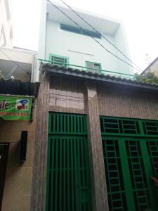 Bán nhà phố 2 tầng mặt tiền đường Đoàn Văn Bơ, không có nội thất, liền kề Đại học Nguyễn Tất Thành.