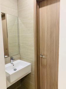 Toilet Vinhomes Grand Park Quận 9 Căn hộ Vinhomes Grand Park nội thất cơ bản cùng view nội khu.