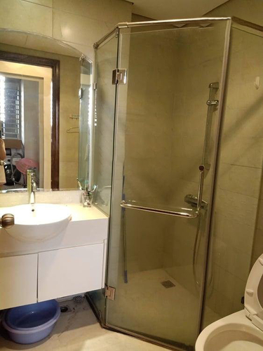 Căn hộ Vinhomes Central Park, Quận Bình Thạnh Căn hộ Vinhomes Central Park tầng 18 diện tích 81m2, đầy đủ nội thất.