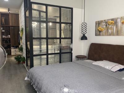 Phòng ngủ căn hộ Orchard ParkView Căn hộ Orchard Parkview hướng Đông Nam, view nội khu hồ bơi.