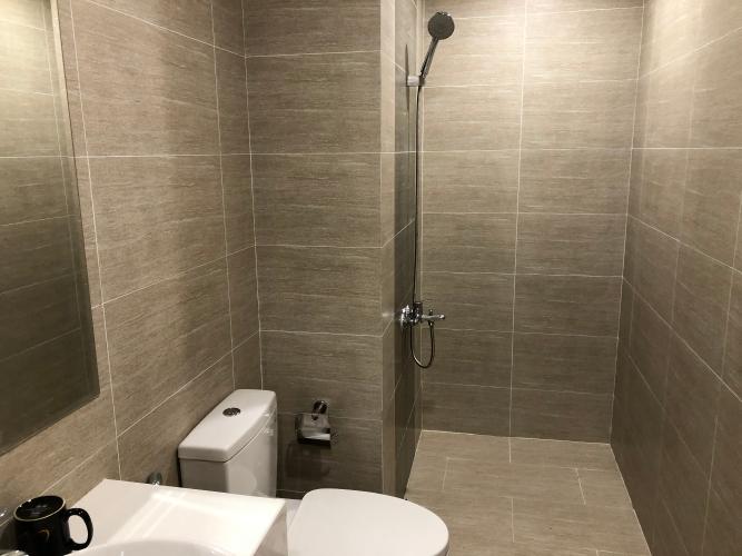 Toilet Vinhomes Grand Park Quận 9 Căn hộ Vinhomes Grand Park tầng cao, view sông và thành phố.