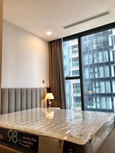 phòng ngủ Căn hộ Vinhomes Golden River hướng Đông Bắc, diện tích 118.8m²