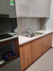 Phòng bếp căn hộ Eco Green Saigon Căn hộ Eco Green Saigon 2 phòng ngủ thiết kế hiện đại đầy đủ nội thất