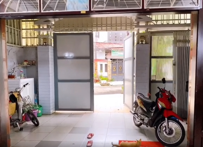 Nhà phố Quận Tân Phú Nhà phố diện tích 114m2 có ban công rộng, phù hợp trồng cây xanh.