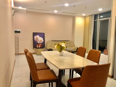 Căn hộ Vinhomes Central Park, Quận Bình Thạnh Căn hộ Vinhomes Central Park tầng 2 view đường Nguyễn Hữu Cảnh.