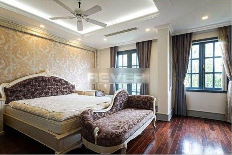 Biệt thự Quận 7 Biệt thự diện tích 250m2 thiết kế 1 trệt, 3 lầu và 1 tầng hầm để xe rộng rãi.