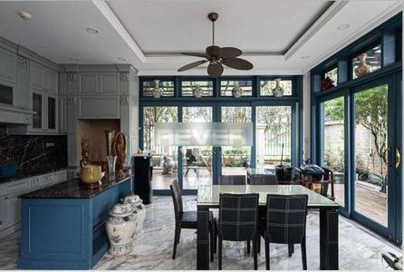 Biệt thự Quận 7 Biệt thự diện tích 250m2 thiết kế 1 trệt, 3 lầu và 1 tầng hầm để xe rộng rãi.