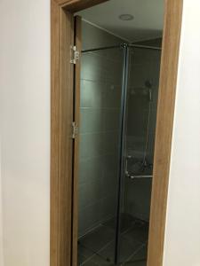 phòng tắm Cho thuê căn hộ Saigon South Residence 3PN, tầng thấp, DT 100m2, đầy đủ nội thất