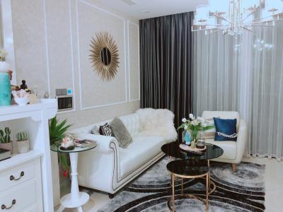 Phòng khách căn hộ Vinhomes Golden River, Quận 1 Căn hộ Vinhomes Golden River hướng Tây Nam, view nội khu yên tĩnh.