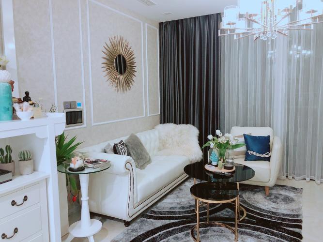 Phòng khách căn hộ Vinhomes Golden River, Quận 1 Căn hộ Vinhomes Golden River hướng Tây Nam, view nội khu yên tĩnh.