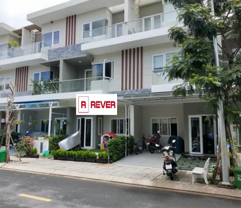 Mặt tiền nhà phố Quận 9 Nhà phố dự án Rio Vista thiết kế 1 trệt, 2 lầu đúc kiên cố, đầy đủ nội thất.