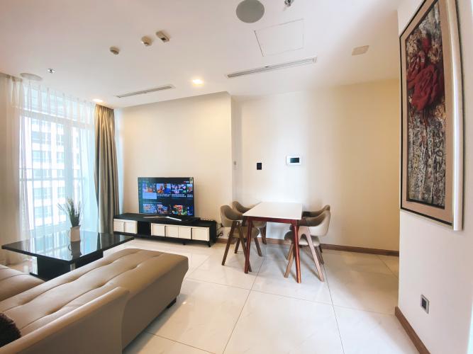 Phòng khách căn hộ VINHOMES CENTRAL PARK Căn hộ Vinhomes Central Park đầy đủ nội thất diện tích 80m².
