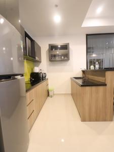 Phòng bếp căn hộ The Tresor Căn hộ tầng cao The Tresor nội thất đầy đủ view thành phố thoáng mát.