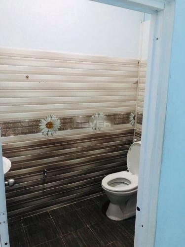 Phòng tắm nhà phố Phạm Thế Hiển, Quận 8 Nhà phố mặt tiền quận 8, khu dân cư sầm uất kinh doanh.