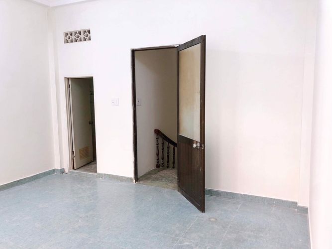 Nhà phố Quận Tân Bình Nhà phố thiết kế 1 trệt, 2 lầu và sân thượng, khu dân cư lâu đời.