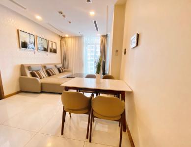 Phòng khách căn hộ VINHOMES CENTRAL PARK Căn hộ Vinhomes Central Park đầy đủ nội thất diện tích 80m².