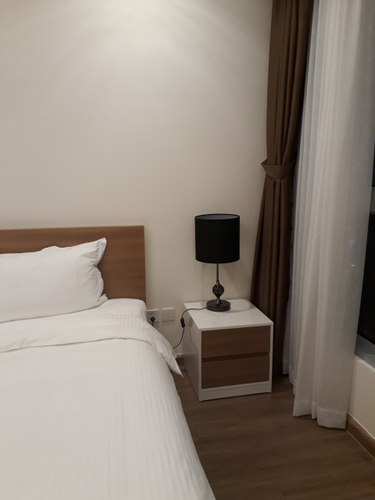 Officetel Vinhomes Central Park, Quận Bình Thạnh Officetel Vinhomes Central Park tầng 24 view nội khu, đầy đủ nội thất.