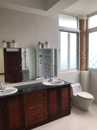 Biệt thự sân vườn phường An Phú, quận 2 Biệt thự sân vườn P. An Phú quận 2, diện tích 12m x 22m, đầy đủ nội thất