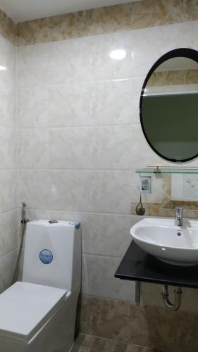 Phòng tắm    Bán nhà phố đường Nguyễn Thiện Thuật phường 2 quận 3, diện tích đất 38m2, sổ hồng đầy đủ