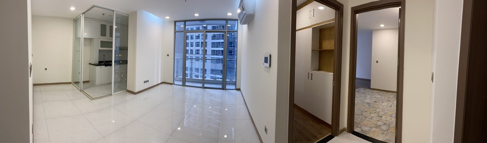 Căn hộ Vinhomes Central Park, Quận Bình Thạnh Căn hộ cao cấp Vinhomes Central Park tầng 25, bàn giao nội thất cơ bản.