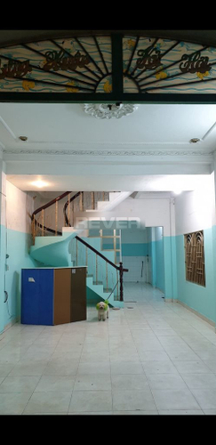 Nhà phố Quận 4 Nhà phố có cửa hướng Đông Nam mát mẻ, diện tích nhà 90m2.