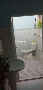  Nhà cấp 4 diện tích đất 245.2m2 rộng thoáng, có sân rộng để được xe hơi.