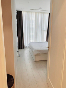 c0a2dc5ae4d659a72154d3e1c7c983f5.jpg Căn hộ 1 phòng ngủ Vinhomes Golden River hướng cửa Tây Nam.