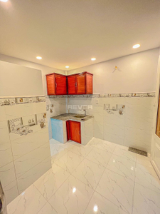 Nhà phố Quận 7 Nhà có cửa hướng Tây đón nắng sớm, diện tích 3.35m x 3.07m.