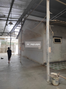  Nhà xưởng kho bãi diện tích 600m2, khu vực dân cư an ninh và yên tĩnh.