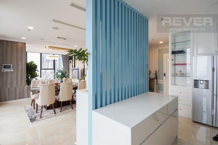  Căn hộ Vinhomes Golden River đầy đủ nội thất diện tích 159.5m².