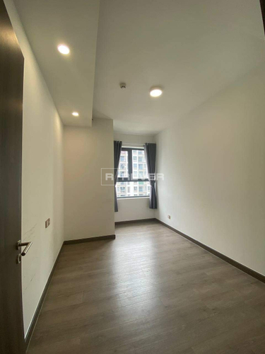  Căn hộ Q7 Boulevard hướng ban công nam nội thất cơ bản diện tích 50m².