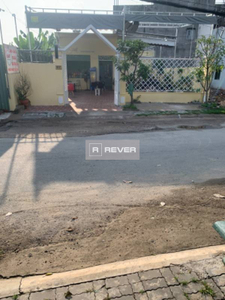 Nhà phố Huyện Hóc Môn Nhà phố diện tích đất 110m2 cửa hướng Đông đón gió mát mẻ.