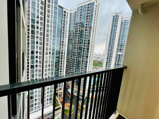  Căn hộ Eco Green Saigon hướng ban công tây đầy đủ nội thất diện tích 60.7m²