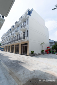 Nhà phố Quận Tân Phú Nhà phố Ruby Boutique Residence cửa hướng Đông Nam mát mẻ.